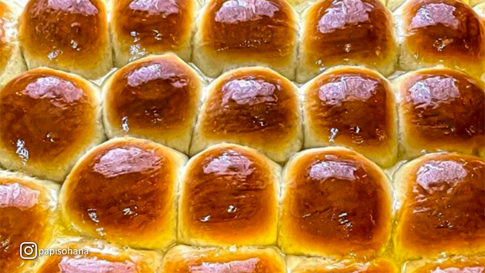 Freshly baked bread at Papi’s Ohana.