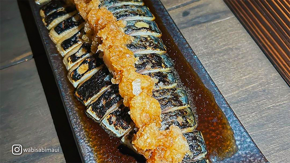 Overhead view of beautifully arranged Aburi Shimesaba at Wabisabi Soba & Sushi.